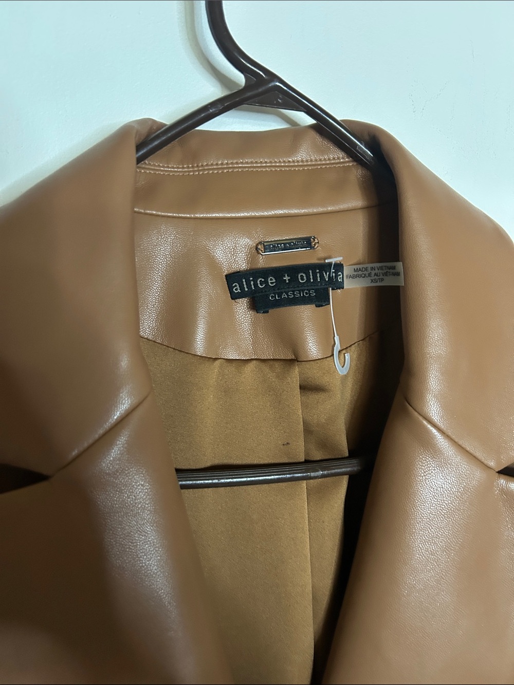 Alice and Olivia Dunn vegan leather blazer Carmel color size XS - Picture 6 of 8